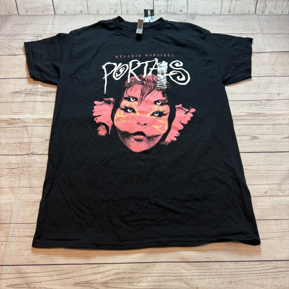 NWT Hot Topic Melanie Martinez Portals Face Black Shirt Men's Size Large‎